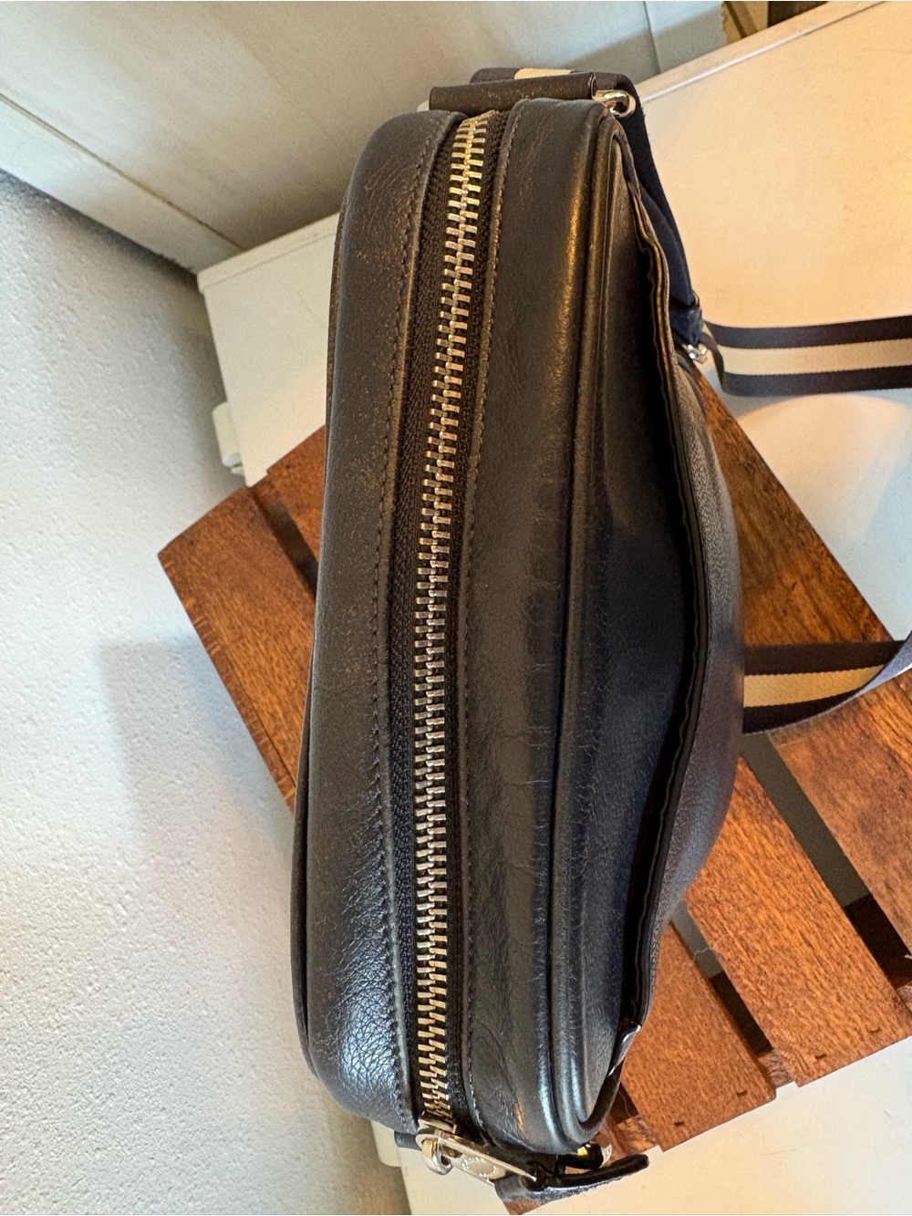 Coach Men’s Navy Blue Pebbled Leather Crossbody Flight Bag Striped Strap - Picture 6 of 7